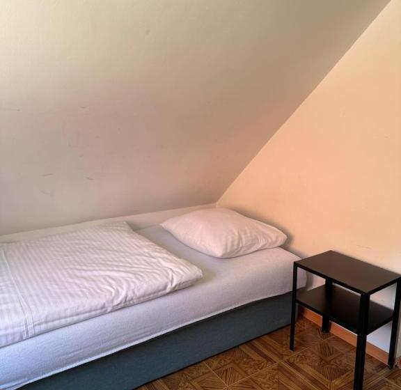 Quarto Economy Individual, Ik Maria