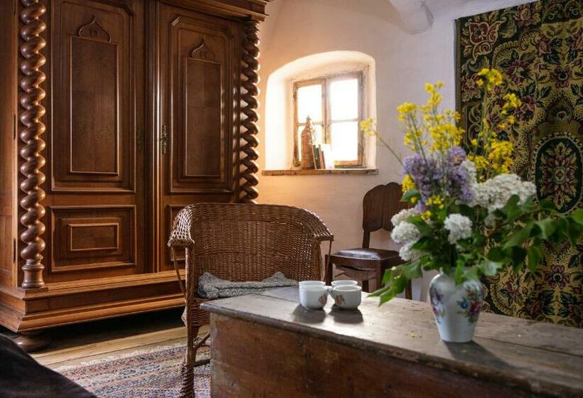 Quarto Estandar, Pałac Gorzanów
