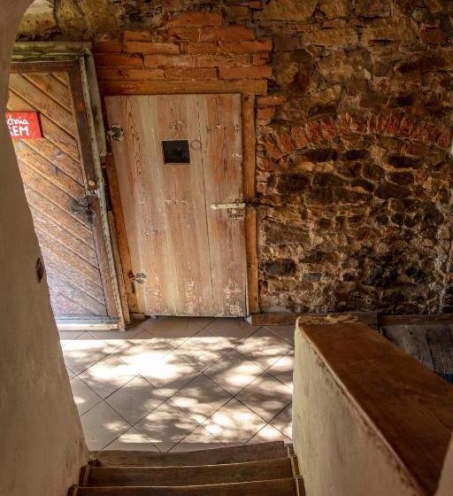 Quarto Estandar, Pałac Gorzanów