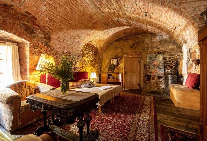 Quarto Estandar, Pałac Gorzanów