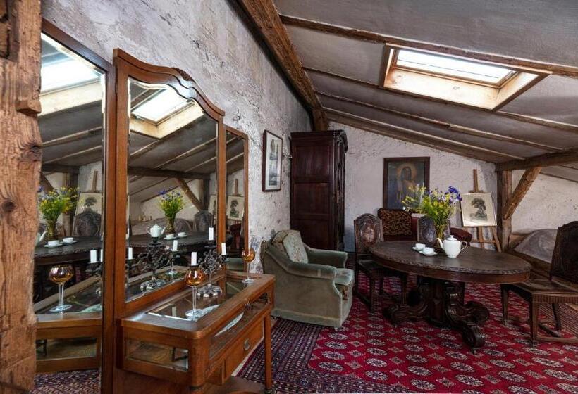 Quarto Familiar, Pałac Gorzanów