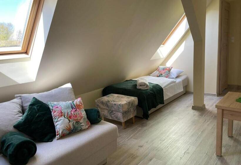 Quarto Triplo Estandar, Domek Zielony