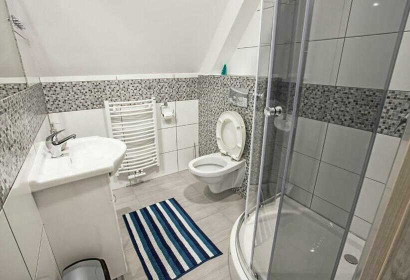Family Suite, Tojemoje