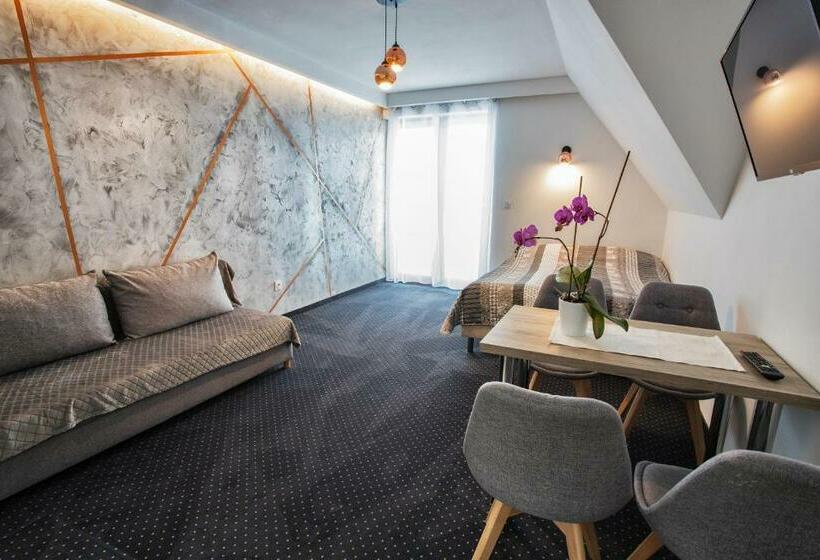 Family Suite, Tojemoje