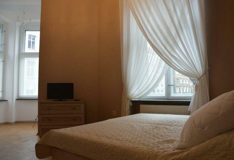 اتاق استاندارد با سرویس بهداشتی مشترک, Ada Aparthouse