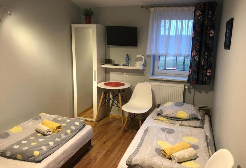 Номер Стандарт, Stajnia Pod Dębem