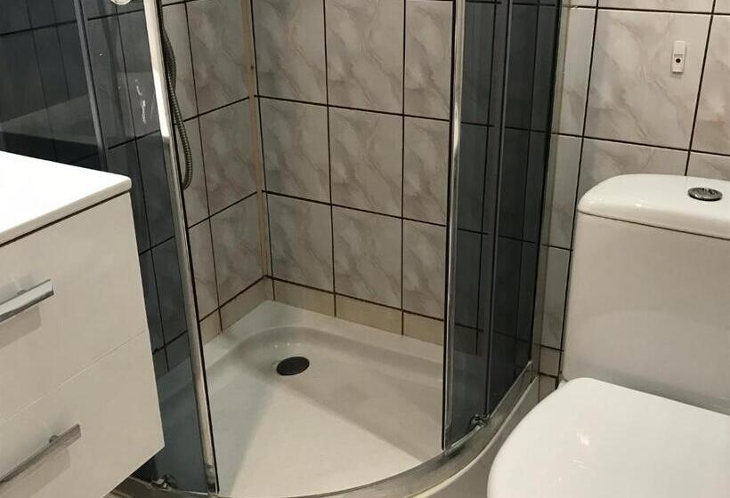 Номер Стандарт, Stajnia Pod Dębem