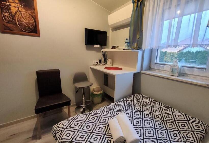 Номер Deluxe, Stajnia Pod Dębem