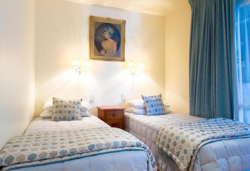 Номер Deluxe, Commodores Lodge