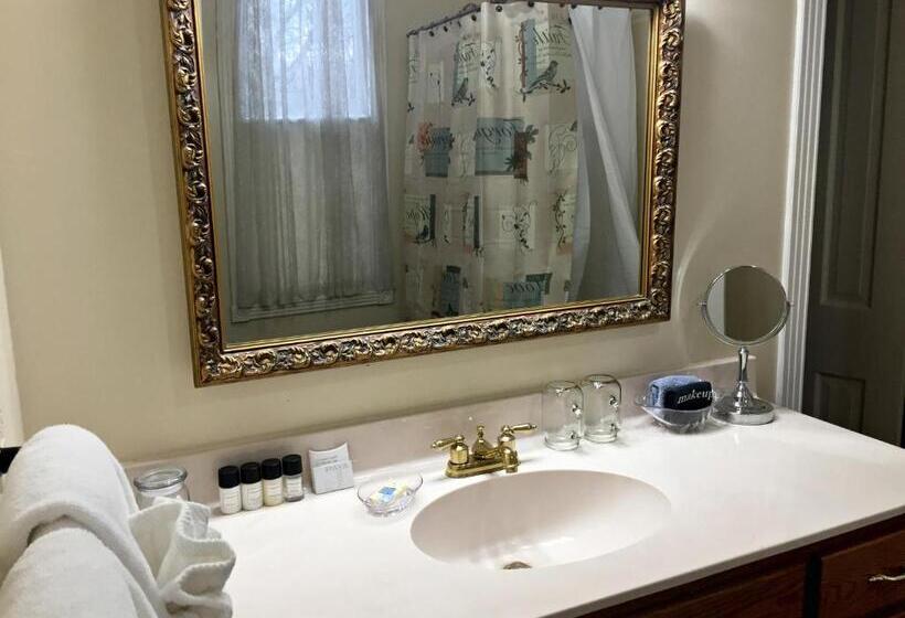 Номер Стандарт Вид на Сад, White Oak Manor Bed And Breakfast