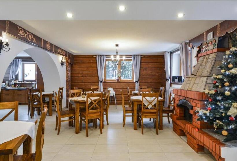 Quarto Quadruple Standart com Varanda, Chata U Bronka