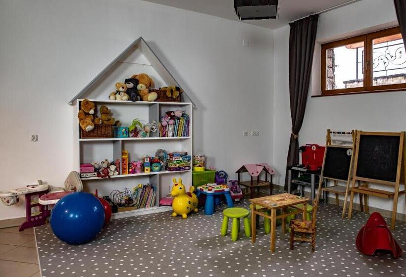 Quarto Triplo Estandar, Chata U Bronka