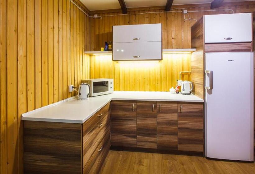 Quarto Quadruple Standard, Chata U Bronka