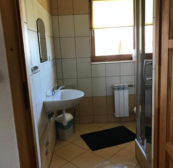 Quarto Quadruple Standart com Varanda, Chata U Bronka