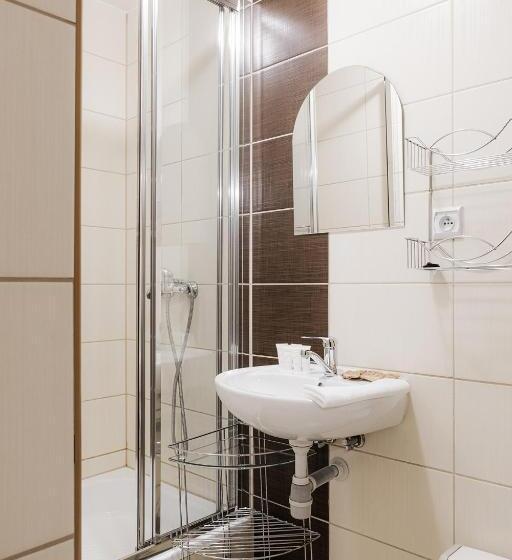 Quarto Quadruple Standard, Chata U Bronka
