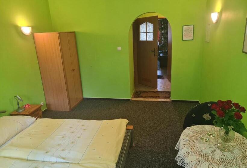 Номер Superior, Restaurant & Hostel Broadway
