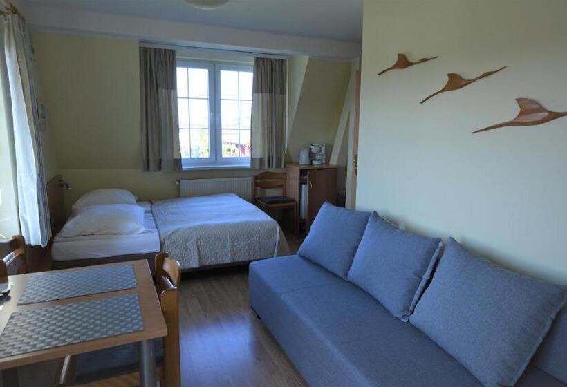 اتاق استاندارد چهارنفره با بالکن, Villa Antoja