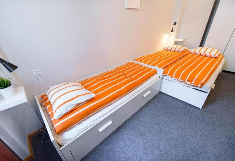 اتاق استاندارد سه نفره, Constitution Square Rooms
