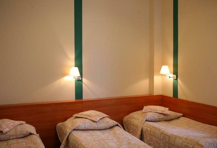 اتاق استاندارد سه نفره, Amicus żoliborz