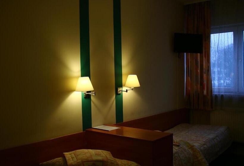 اتاق استاندارد سه نفره, Amicus żoliborz