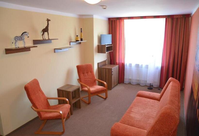 إستوديو كلاسيكى, Obiekt Tatar   Usługi Hotelarskie