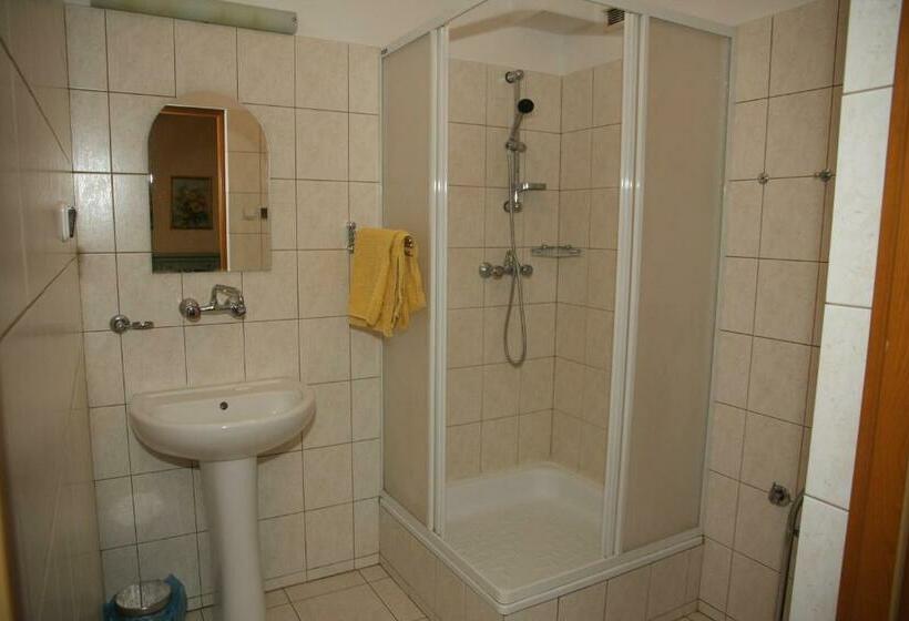 Номер Стандарт, Hostel Va Bank