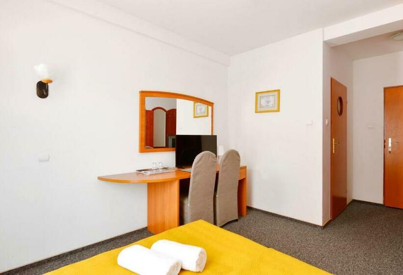 Quarto Estandar Vista Lago, Pirat Hotel & Spa Hotel Z Basenem