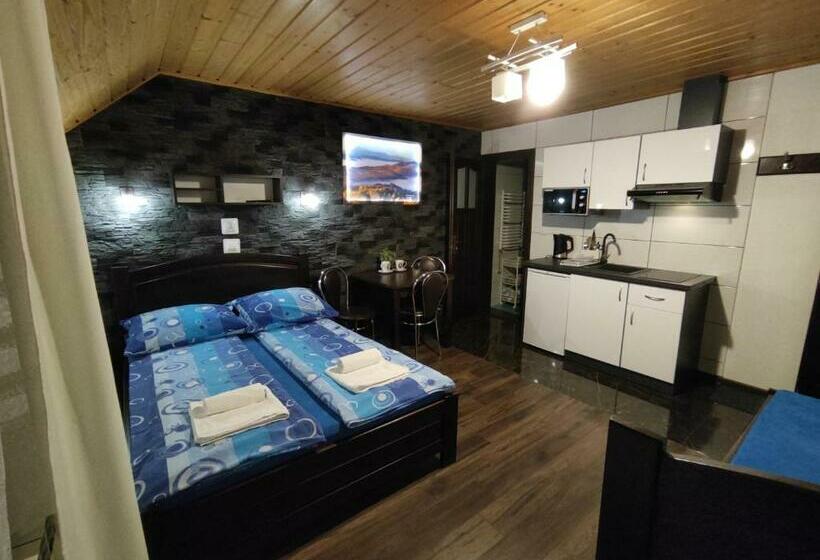 Трехместный Номер Стандарт с Балконом, Pokoje I Apartamenty U Sabiny   Apartament I Domek Z Jacuzzi Na Wyłączność   Pozostałe Pokoje Bez Ja