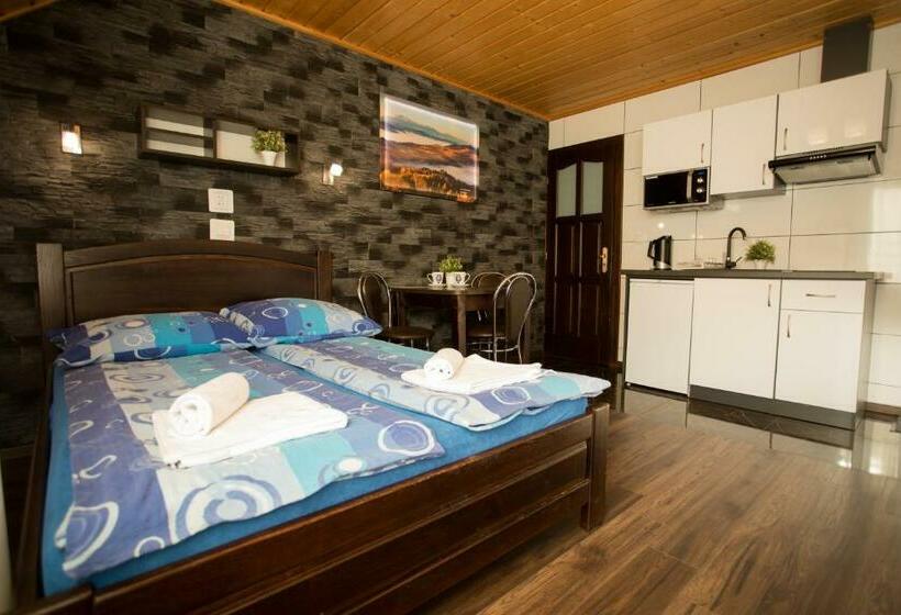 Трехместный Номер Стандарт с Балконом, Pokoje I Apartamenty U Sabiny   Apartament I Domek Z Jacuzzi Na Wyłączność   Pozostałe Pokoje Bez Ja