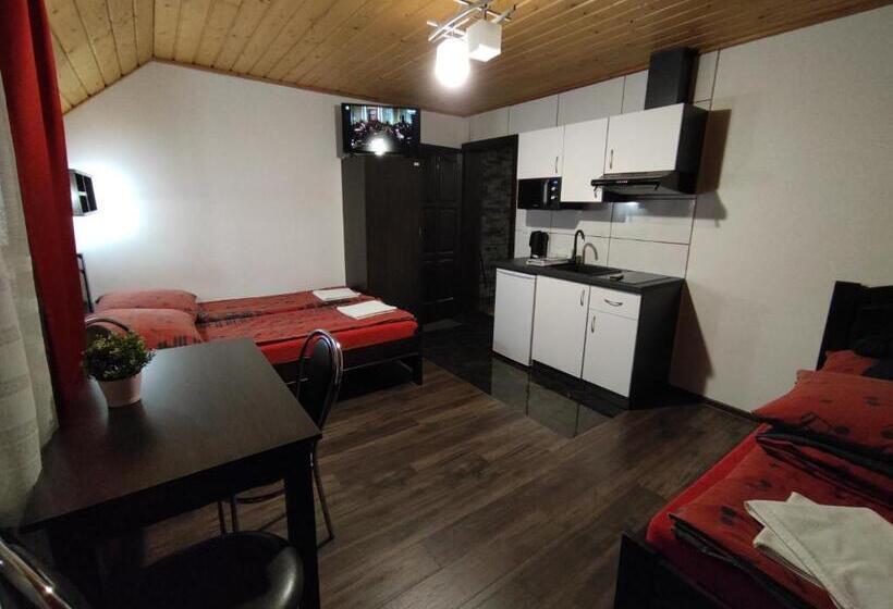 Номер Стандарт Трехместный, Pokoje I Apartamenty U Sabiny   Apartament I Domek Z Jacuzzi Na Wyłączność   Pozostałe Pokoje Bez Ja