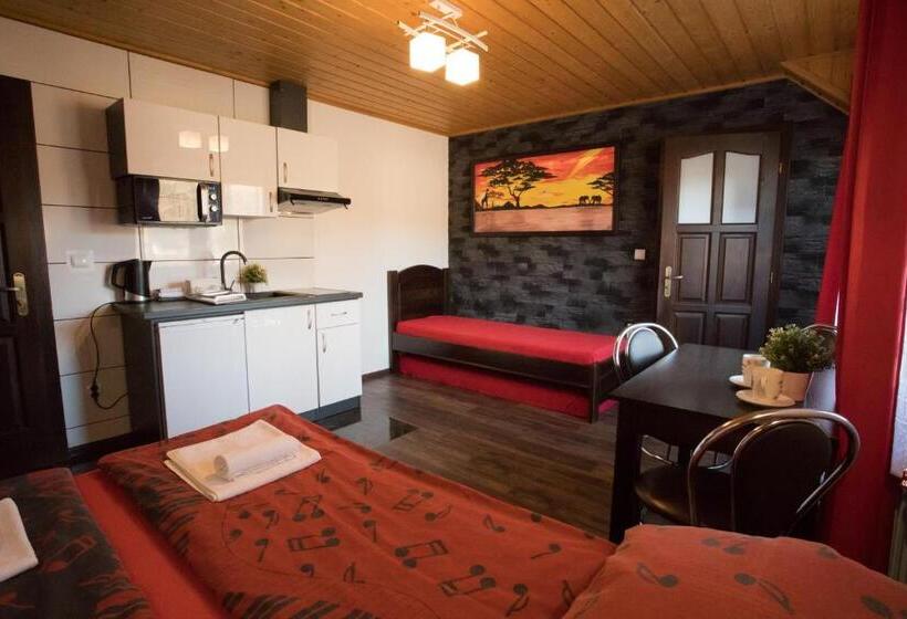 Номер Стандарт Трехместный, Pokoje I Apartamenty U Sabiny   Apartament I Domek Z Jacuzzi Na Wyłączność   Pozostałe Pokoje Bez Ja