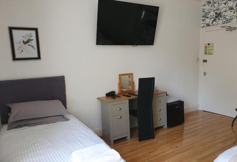 Quarto Triplo Estandar, Midway Guest House