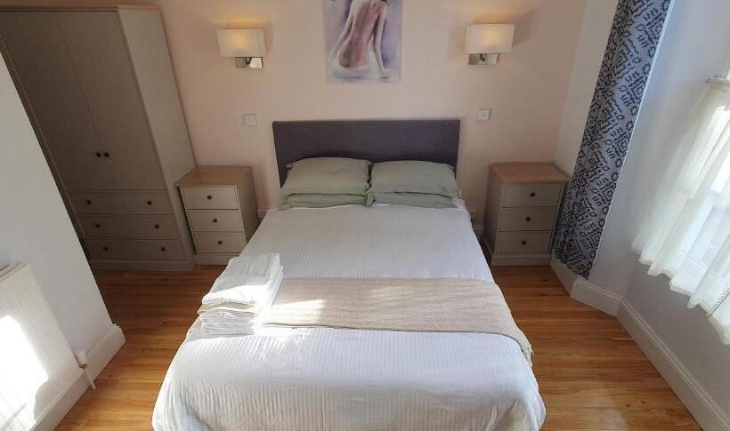 Quarto Estandar, Midway Guest House