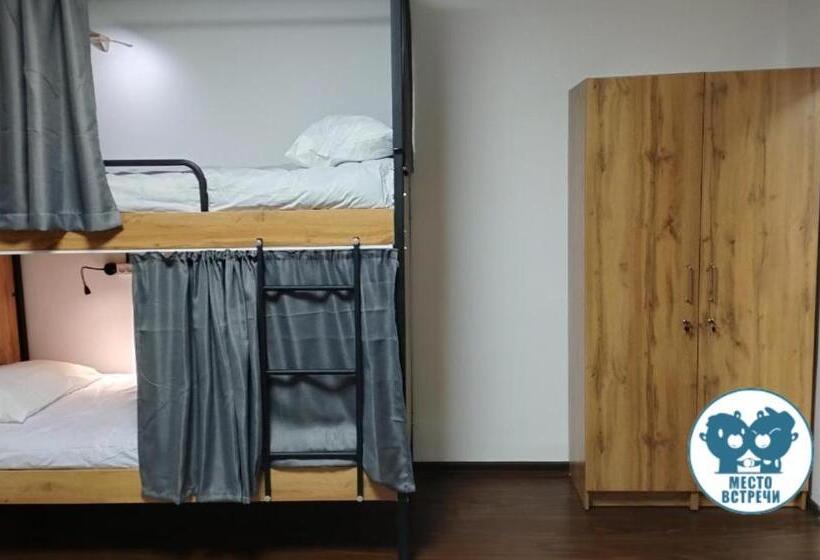 Bed in Shared Room, место встречи Guest House Meeting Place