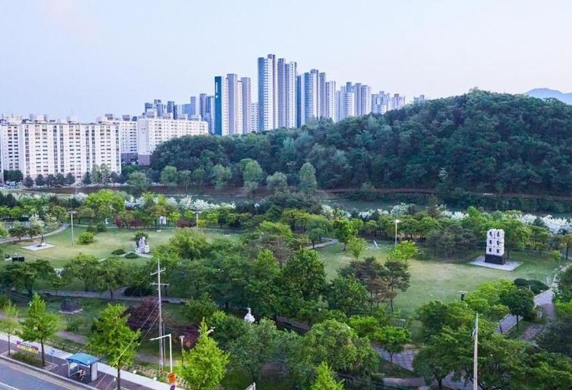 Номер Стандарт, Chuncheon Eston
