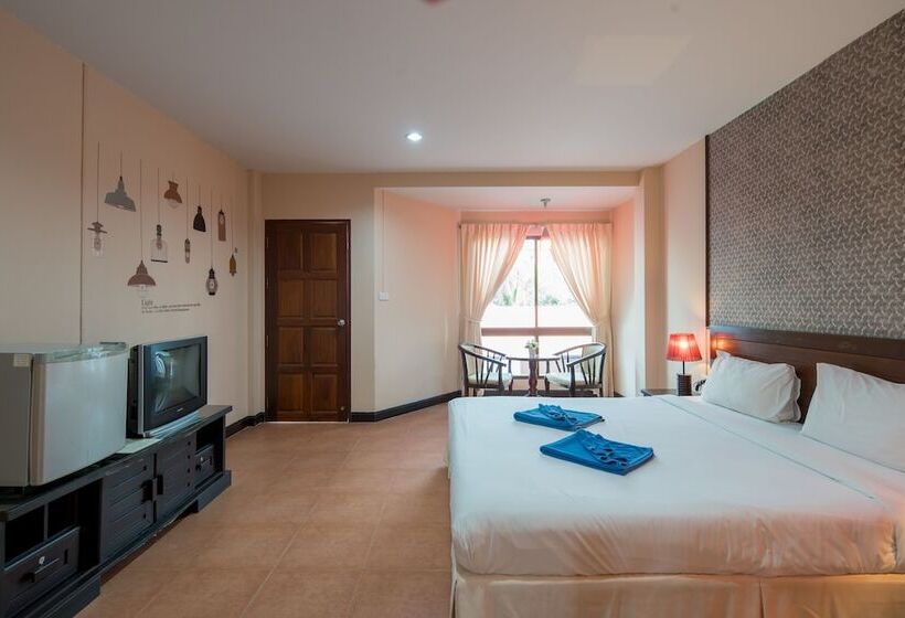 수피리어 스튜디오, Amarin Hotel Patong