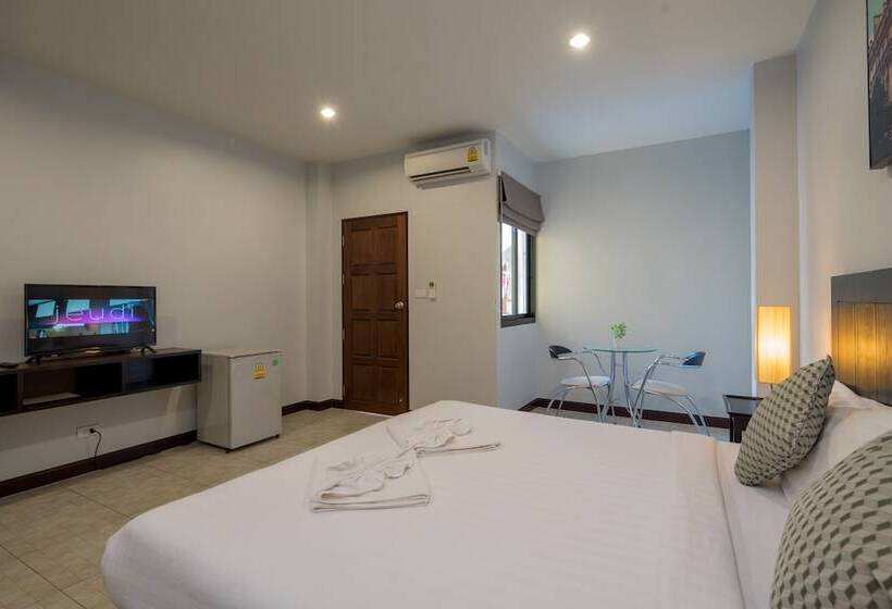 디럭스 스튜디오, Amarin Hotel Patong