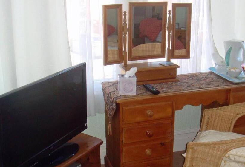 Номер Стандарт Трехместный, Harlequin Guest House With Parking