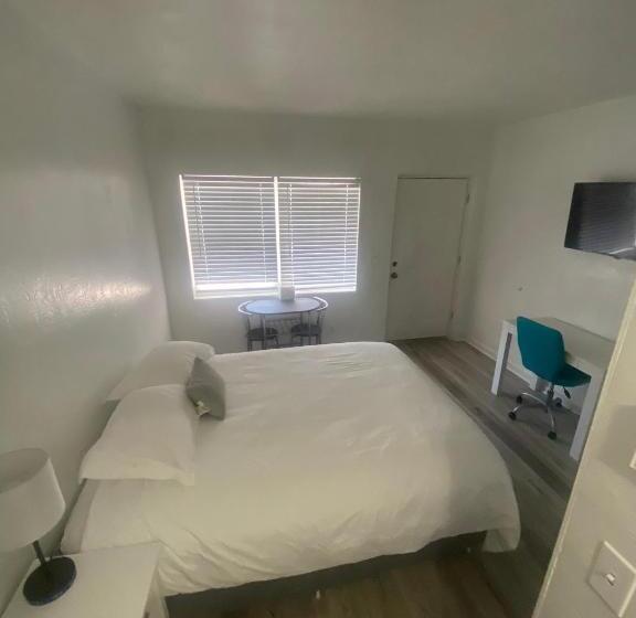 Студия Стандарт, Uptown Inn & Suites