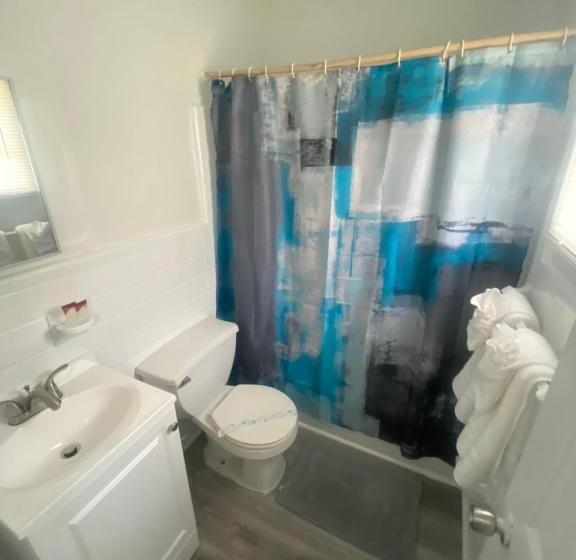 Студия Deluxe, Uptown Inn & Suites