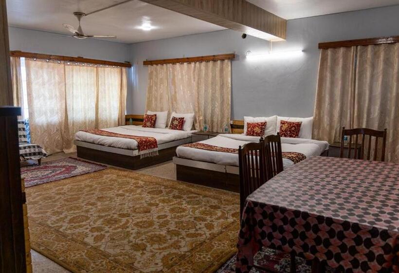 اتاق خانوادگی با چشم‌انداز باغ, Bali Guest House