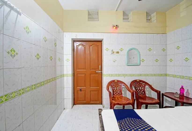 اتاق کلاسیک سه تخته, Spot On Bikram Lodge