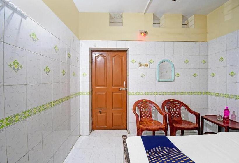 اتاق کلاسیک سه تخته, Spot On Bikram Lodge