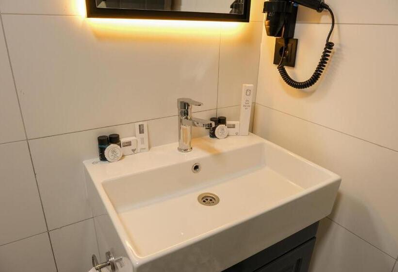 اتاق لوکس با بالکن, Loft Plus Hotel S