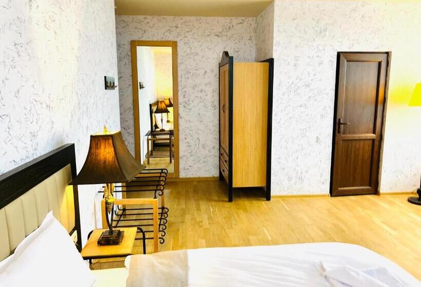 اتاق لوکس, Green Hotel Ang