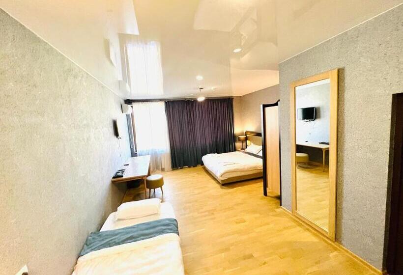 اتاق ساده سه‌ نفره, Green Hotel Ang
