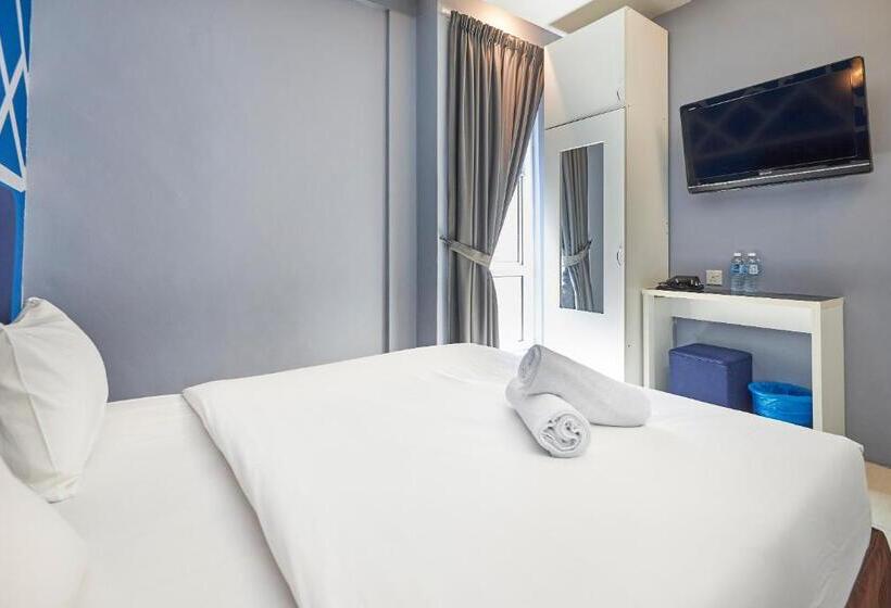 Номер Deluxe, Swing And Pillows At Pj Kd