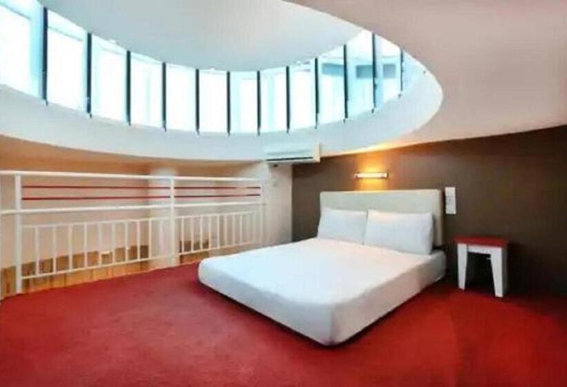 Номер Стандарт, Swing And Pillows At Pj Kd