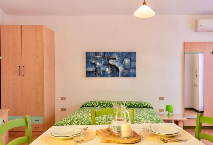 スタンダードスタジオ, Apartments In Santa Teresa Di Gallura