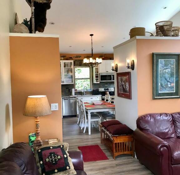 Дом 2 Спальни, Black Bear Inn